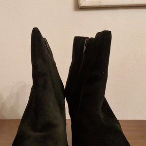 BLACK SUEDE BOOTS (8.5)